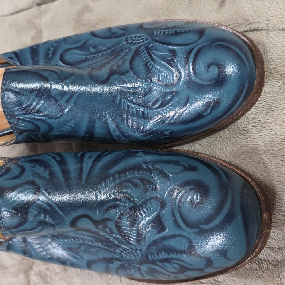 Patricia Nash Women's Heeled Clogs Teal/Black  Leather? Embossed Sz 7.5 GUC READ - Picture 3 of 12